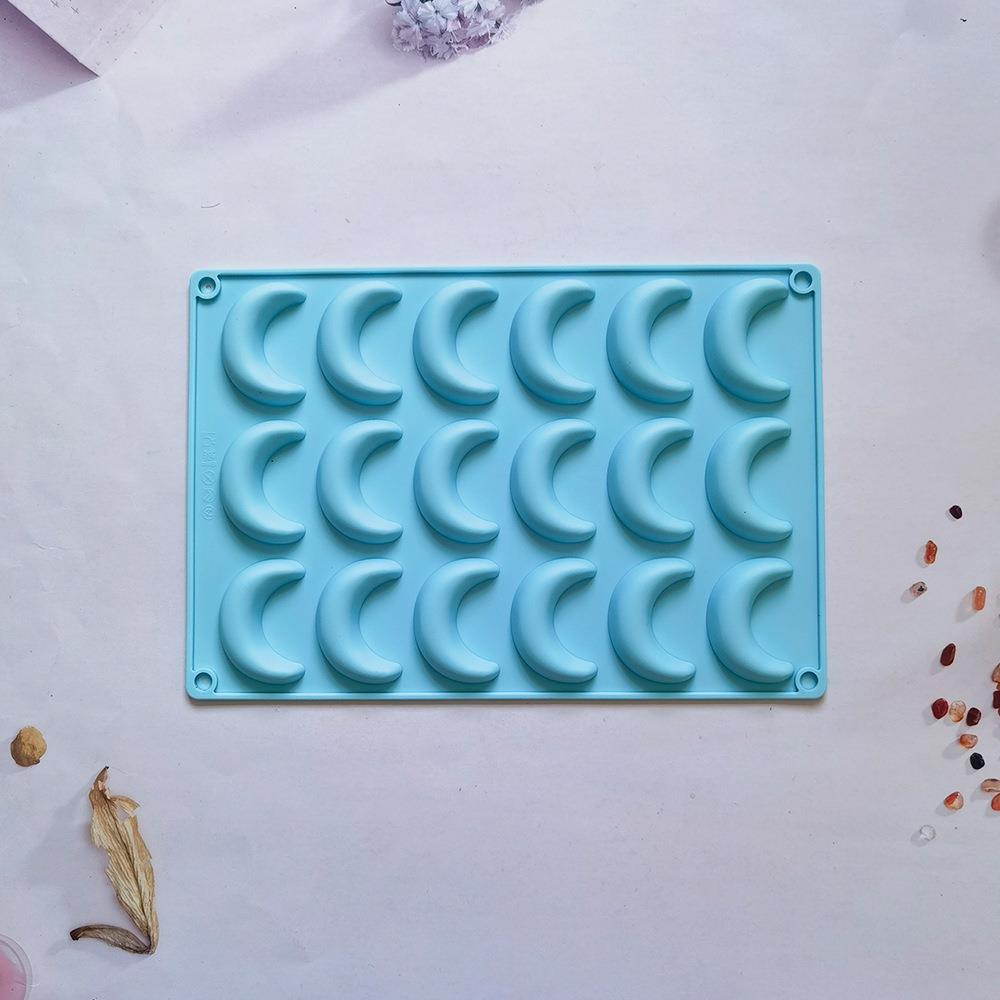 Crescent Moon Silicone Mold – Resin, Baking & Crafts