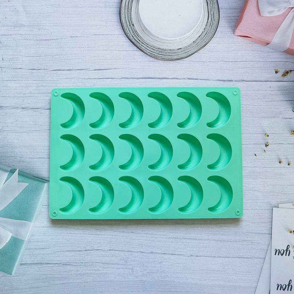 Crescent Moon Silicone Mold – Resin, Baking & Crafts